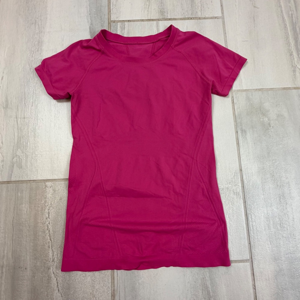 Lululemon‎ Swiftly Tech Short Sleeve 2.0 Shirt Magenta Pink Athletic Top Sz 4
